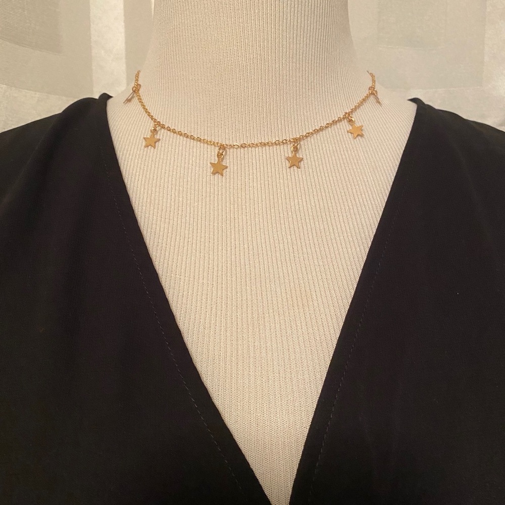 set of 2 star necklaces (gold and silver)